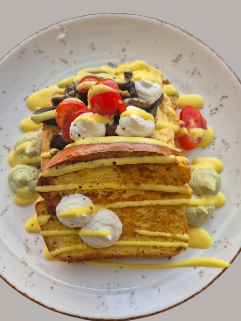 French toast & scrambled αβγά